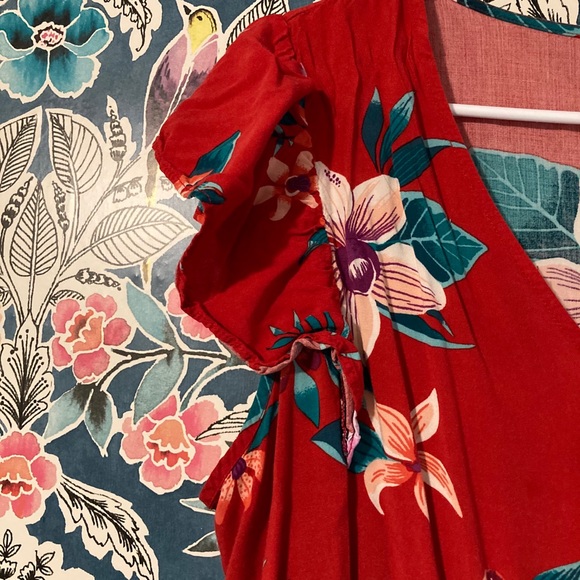 🌟 Tropical Flower Ruffled Sleeve Tee - Picture 3 of 3